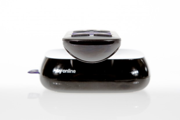 Die Fernbedienung der Sky Online TV Box funktioniert per Infrarot. (Bild: Andr&eacute; Schume/Golem.de)