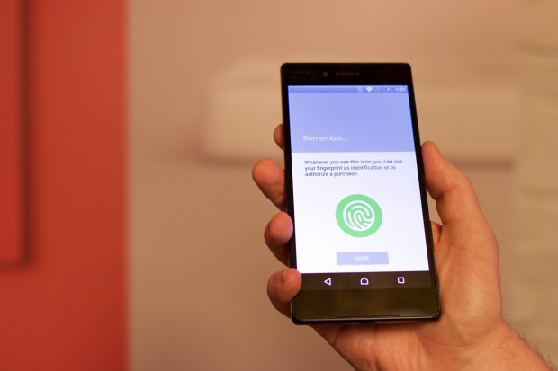 Lernprozess f&uuml;r Fingerabdrucksensor beim Xperia Z5 Premium (Bild: Michael Wieczorek/Golem.de)