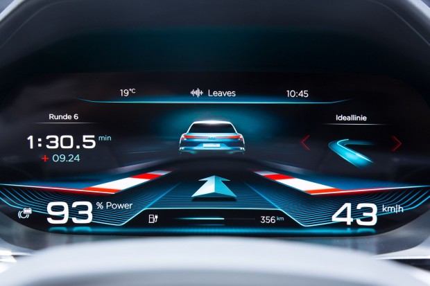 Es zeigt unter anderem auch den Ladestand des Akkus. (Foto: Martin Wolf/Golem.de)