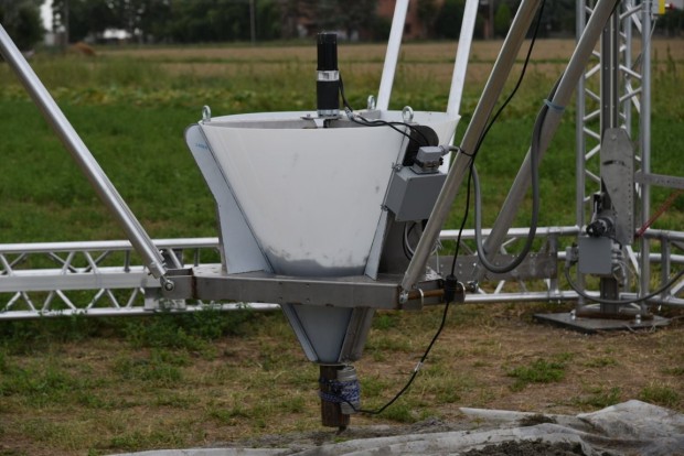 Der Druckkopf bringt ein Gemisch aus Lehm, Wasser und Pflanzenfasern aus. (Foto: Wasp)