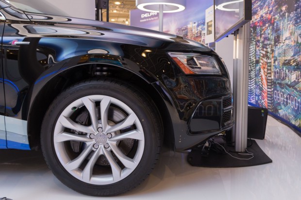 Hinter den abgeflachten Seiten der vorderen Stoßstange verbergen sich Radarsensoren. (Foto: Werner Pluta/Golem.de)