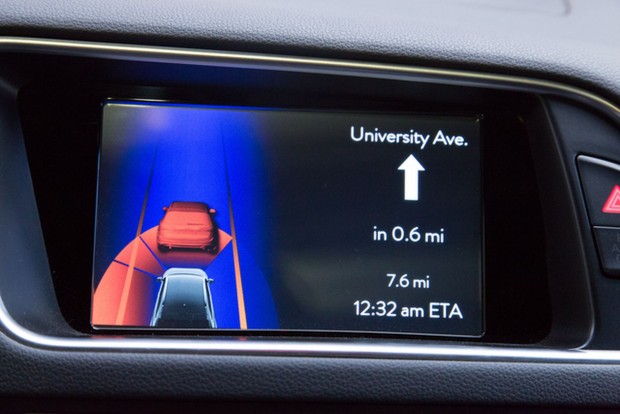 ... kann der Fahrer verfolgen, was das Auto macht. (Foto: Martin Wolf/Golem.de)