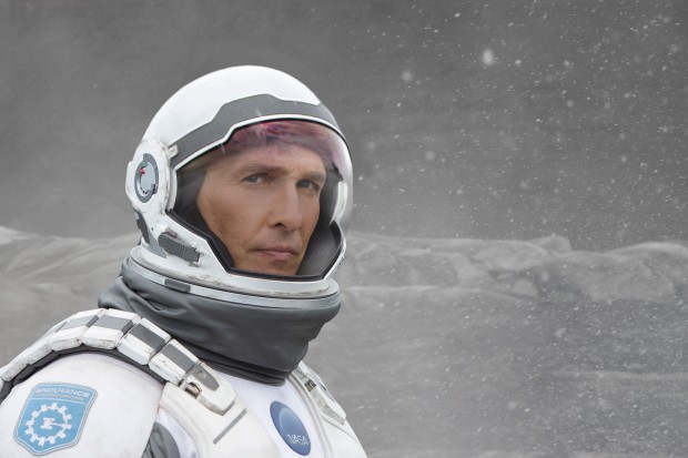 Interstellar ist ein Film, der einen durchaus bemerkenswerten Zusammenhang zwischen dem posthumanen Denken, dem au&szlig;erirdischen Bewusstsein und den B&uuml;chern aufdeckt. (Bild: Paramount Pictures)