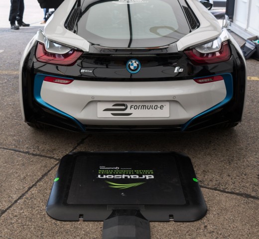 In der Formel E ist das System schon im Einsatz: Die Akkus von Safety Car und Medical werden damit geladen - hier beim Berlin E-Prix im Mai 2015. (Foto: Werner Pluta/Golem.de)