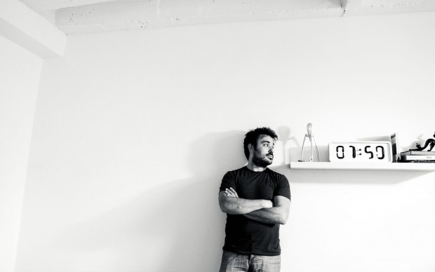 Designer Damjan Stanković mit Rhei, die er als dynamische Installation und animierte Skulptur bezeichnet. (Foto: Rhei)