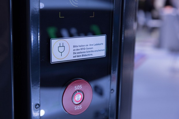 Der SOS-Knopf benachrichtigt den Krankenwagen und &uuml;bermittelt die Position des Hilfsuchenden. (Foto: Martin Wolf/Golem.de)