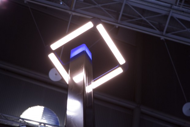 Farbige Leuchten weisen zus&auml;tzlich vor Ort den Weg zur Unfallstelle. (Foto: Martin Wolf/Golem.de)