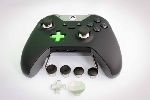 Die Analogsticks lassen sich austauschen, ebenso das Digitalkreuz. (Foto: Katja H&ouml;hne/Golem.de)