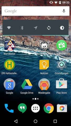 Startbildschirm von Android 6.0 mit aktivierter Akku-Prozent-Anzeige (Screenshot: Golem.de)