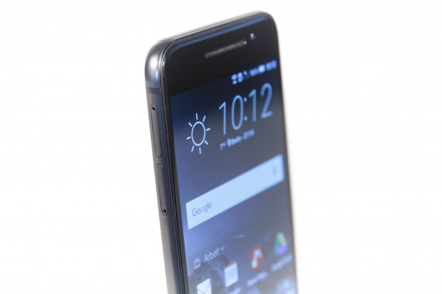 Anders als die One-M-Modelle hat das One A9 vorne keine Stereolautsprecher. (Bild: Martin Wolf/Golem.de)