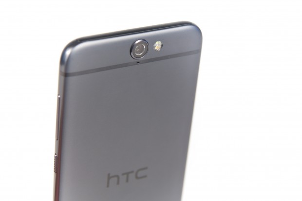 Die Kamera auf der R&uuml;ckseite hat 13 Megapixel. (Bild: Martin Wolf/Golem.de)