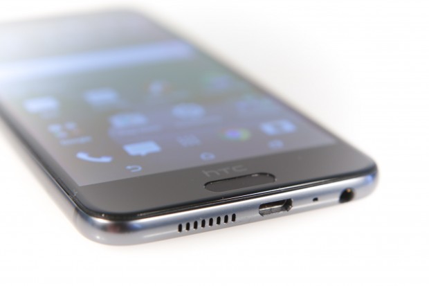 Der Fingerabdrucksensor ist in den Home-Button integriert und reagiert sehr schnell. (Bild: Martin Wolf/Golem.de)