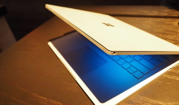 Anders als Apple verwendet Microsoft einen Magnesium-Body (Foto: Ryan Southardt / GLP Media)