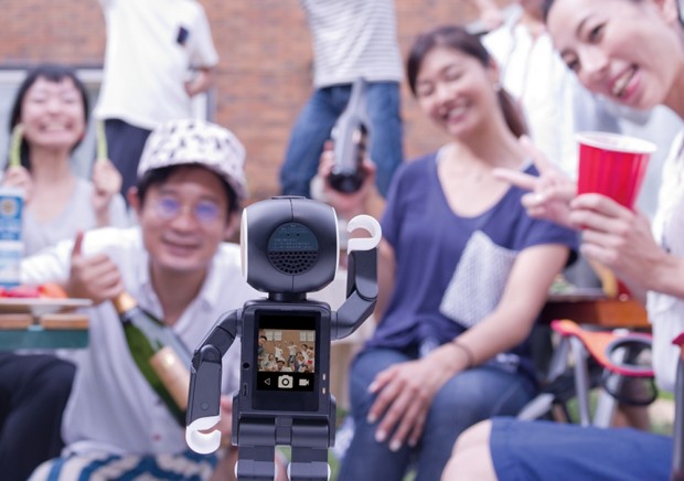 Eine Videoaufnahme mit Robohon (Bild: Sharp)