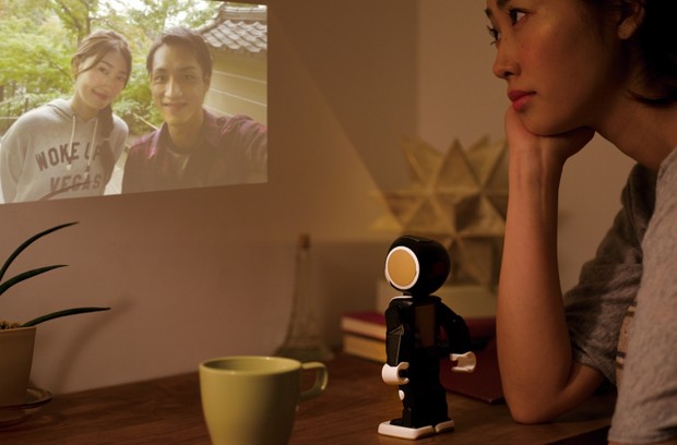 Robohons eingebauter Projektor (Bild: Sharp)