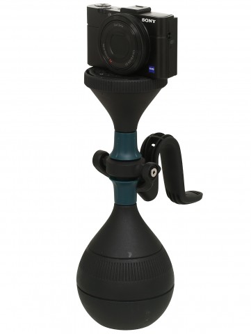 ...aber auch Kompaktkameras mit einem Gewicht von bis zu 500 Gramm passen an das Schwebestativ. (Bild: Luuv)