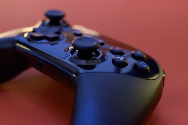 Spielecontroller f&uuml;r Fire TV der zweiten Generation gibt es als Zubeh&ouml;r. (Bild: Michael Wieczorek/Golem.de)