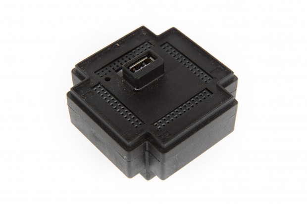 Das Herzst&uuml;ck der Steuerung ist ein Atmega 2560. Dessen GPIO-Pins sind &uuml;ber Buchsenleisten zug&auml;nglich. (Foto: Martin Wolf/Golem.de)