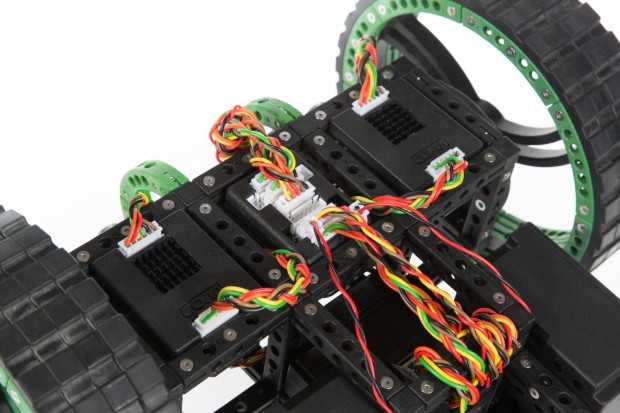 Die Verkabelung wird durch ein Bussystem vereinfacht. (Foto: Martin Wolf/Golem.de)