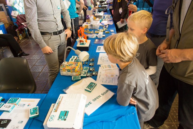 Auch in Berlin waren schon die Jüngsten neugierig. (Foto: Martin Wolf/Golem.de)