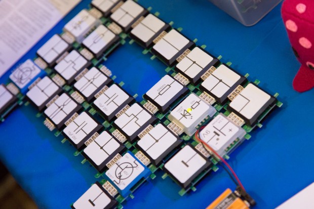 Allnet war mit seiner Experimentier- und Lernplattform für Elektronik vertreten. (Foto: Martin Wolf/Golem.de)