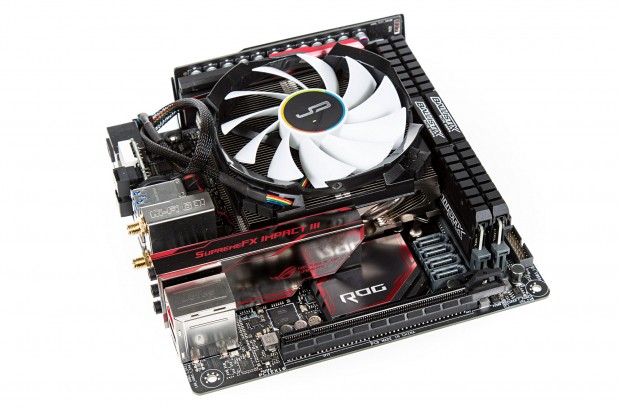 Asus' ROG Maximus VIII Impact mit Cryorig C7 (Bild: Martin Wolf/Golem.de)