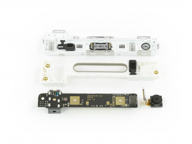 Eigentlich ist eine Reparatur der Module nicht vorgesehen, sie lassen sich aber auch problemlos &ouml;ffnen - im Bild das Modul mit der Frontkamera. (Bild: iFixit)