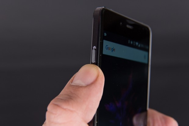 Mit dem Alert Switch lassen sich wie beim Oneplus Two die Benachrichtigungen schnell stumm schalten. (Bild: Martin Wolf/Golem.de)