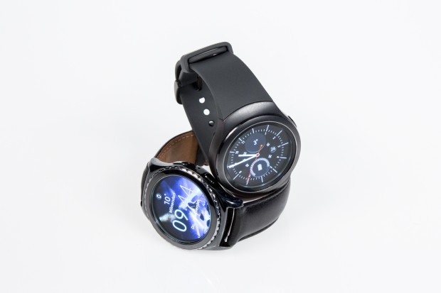 Die Gear S2 und die Gear S2 Classic (Bild: Martin Wolf/Golem.de)