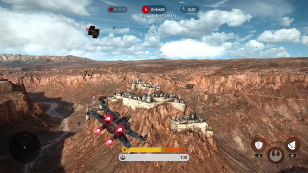 Im X-Wing kämpfen wir gegen Horden feindlicher Schiffe. (Screenshot: Golem.de)