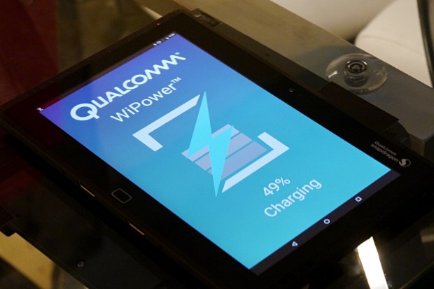 Der Snapdragon 820 unterst&uuml;tzt drahtloses Laden. (Foto: Marc Sauter/Golem.de)