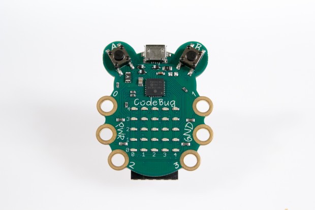 Die LED-Matrix und die Kontaktbeinchen fallen sofort auf dem Käfer auf. (Foto: André Schume/Golem.de)