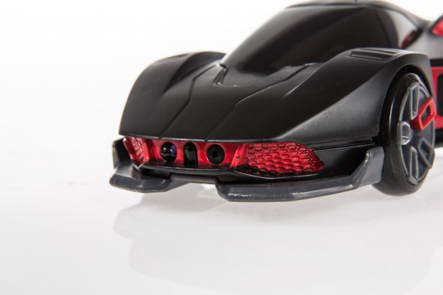 Die Autos erkennen sich &uuml;ber Infrarotsender und -empf&auml;nger an allen Seiten. (Foto: Martin Wolf/Golem.de)