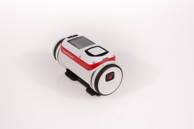 Die hintere Taste schaltet die Kamera ein und dient als Auslöser. (Bild: Martin Wolf/Golem.de)