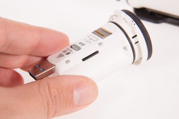  An der Seite sitzt die Micro-SD-Karte. (Bild: Martin Wolf/Golem.de)