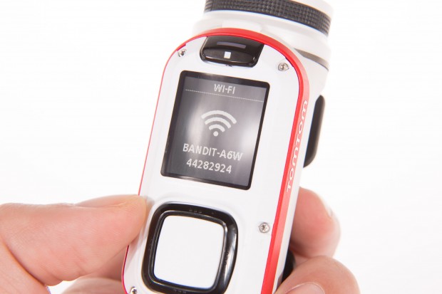 Ein Druck nach oben auf der Vier-Wege-Wippe aktiviert das WLAN. (Bild: Martin Wolf/Golem.de)