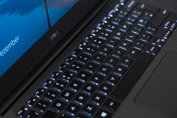 Das Chiclet-Tastatur ist nicht jedermanns Geschmack, ein Ziffernblock fehlt. (Bild: Martin Wolf/Golem.de)