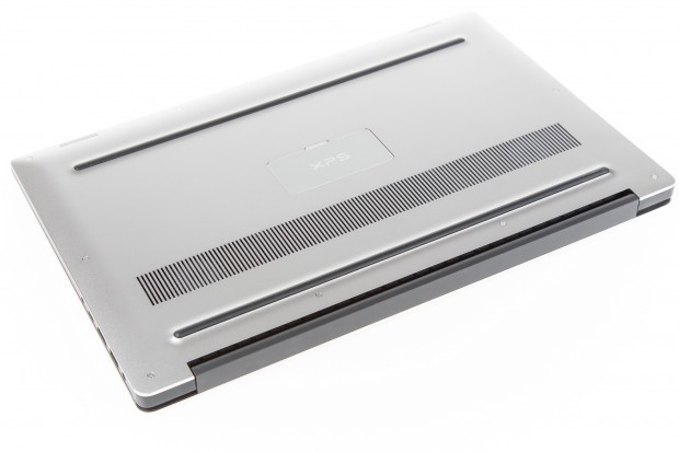 Das Dell XPS 15 kann leicht geöffnet werden. (Bild: Martin Wolf/Golem.de)