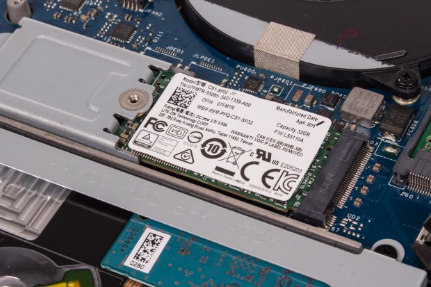 Die kleine 32-GByte-SSD dient als Flash-Cache. (Bild: Tobias Költzsch/Golem.de)