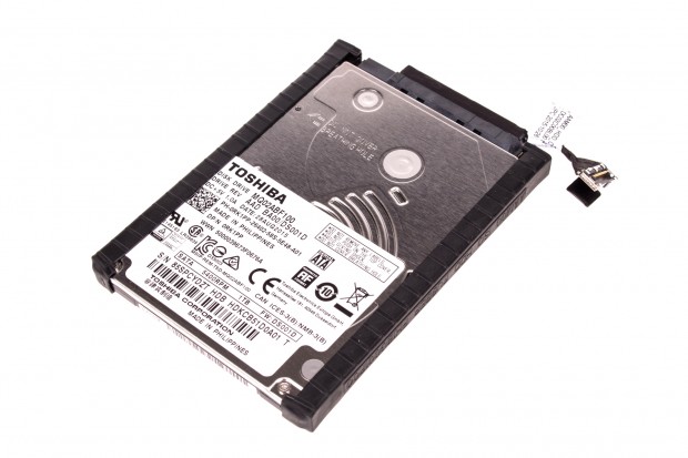 Die Festplatte rotiert mit 5.400 Umdrehungen pro Minute, ein interner Flash-Cache fehlt. (Bild: Tobias Költzsch/Golem.de)