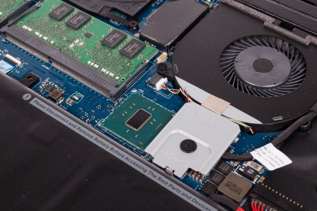 Der RAM ist gesteckt und aufrüstbar. (Bild: Tobias Költzsch/Golem.de)