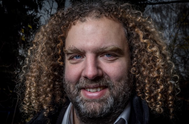 Der Philosoph und Logiker Lars Mecklenburg sei das Masterbrain bei DoDings, sagt Myrtia Rockstroh über ihren Kollegen. (Bild: Andreas Hornig)