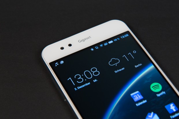 Stattdessen wird der Ton über eine Kombination aus verdecktem Lautsprecher und Oberflächenschall übertragen - theoretisch. (Bild: Martin Wolf/Golem.de)