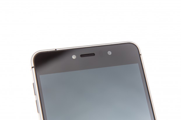 Die Frontkamera des Life X5004 hat eine Aufl&ouml;sung von 5 Megapixeln und einen Blitz. (Bild: Martin Wolf/Golem.de)