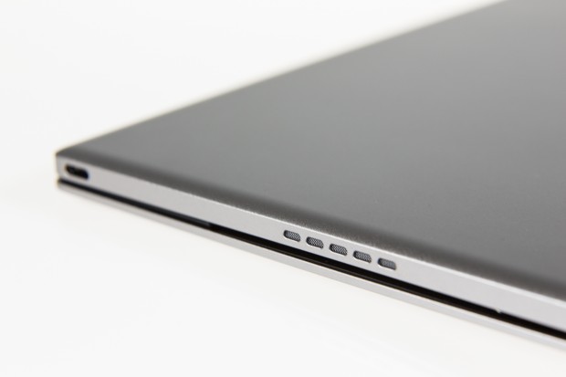 Das Gehäuse des Pixel C ist komplett aus Metall gefertigt. (Bild: Martin Wolf/Golem.de)