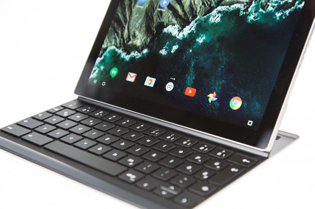 Die Tastatur bietet ein vollwertiges Qwertz-Layout. (Bild: Martin Wolf/Golem.de)