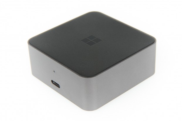 Das Display-Dock mit dem vorderen USB-C-Abschluss (Foto: Martin Wolf/Golem.de)