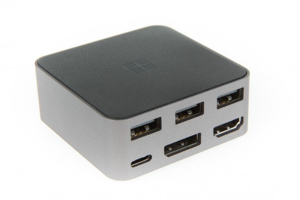 Hinten gibt es dreimal USB-A, Displayport, HDMI und USB-C fürs Netzteil. (Foto: Martin Wolf/Golem.de)
