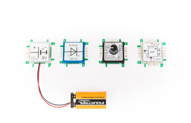 Ja nach Baustein können ein bis vier weitere angeschlossen werden. (Foto: Martin Wolf/Golem.de)