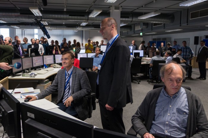 Vor dem Start des Countdowns: Anspannung in der Glocke, von wo aus der Stellarator gesteuert wird. (Foto: Werner Pluta/Golem.de)